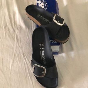Black with silver Big Buckle Arizona Birkenstock sandals with box. Like new!